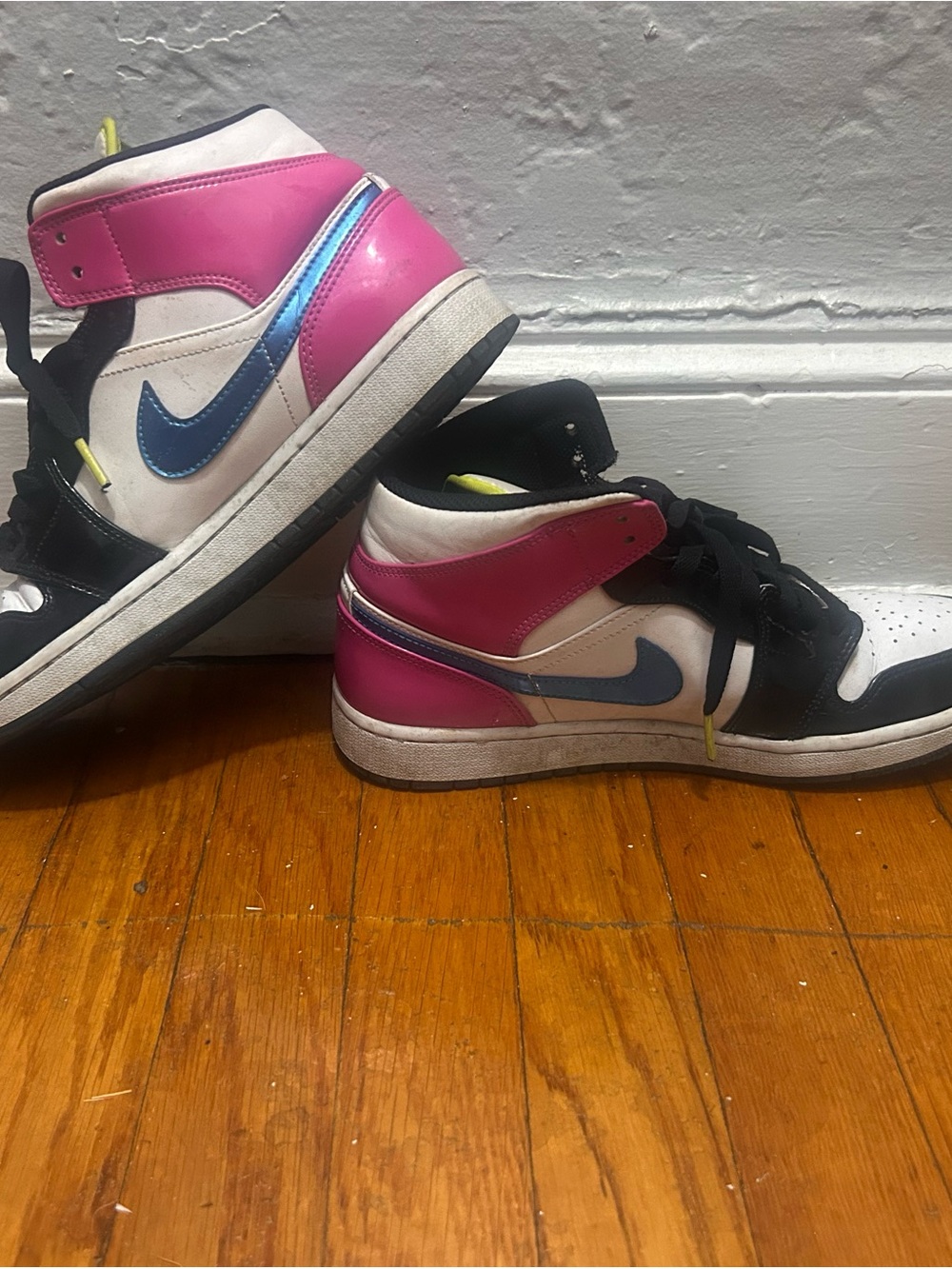 Air Jordan 1 Mid “White/Black/Pink Blast